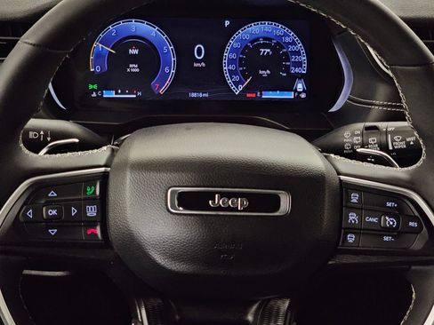 Used 2023 Jeep Grand Cherokee L Laredo AWD/4WD image 8