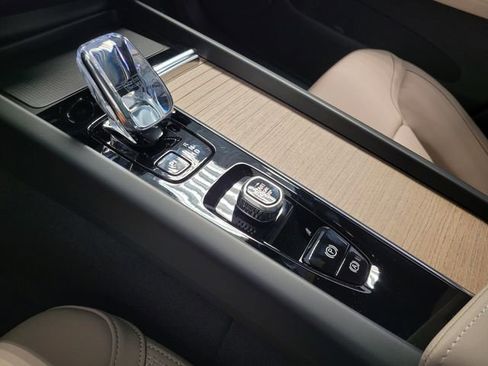 New 2026 Volvo XC60 B5 Plus w/ Protection Package Premier image 18