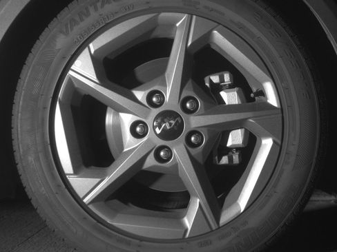 Used 2025 Kia K4 LXS image 13