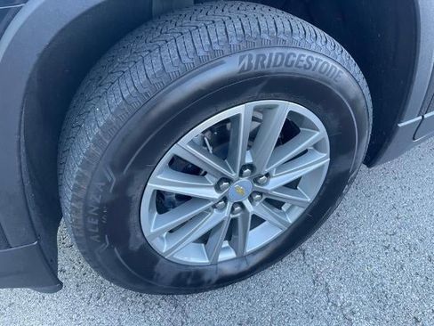 Used 2023 Chevrolet Traverse LT image 6