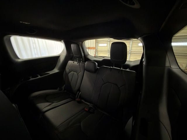 Used 2025 Chrysler Pacifica Select AWD/4WD image 21