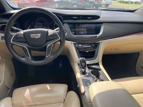 Used 2017 Cadillac XT5 Luxury w/ Driver Awareness Package FWD image 7