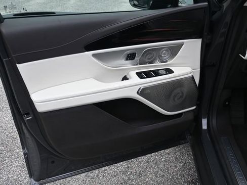 Used 2024 Lincoln Nautilus Black Label image 10