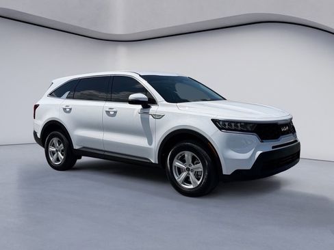 Used 2023 Kia Sorento LX image 7