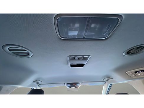 Used 2024 Kia Carnival EX image 29