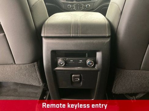 Used 2023 Chevrolet Traverse LT w/ Rear Camera Mirror Package AWD/4WD image 19