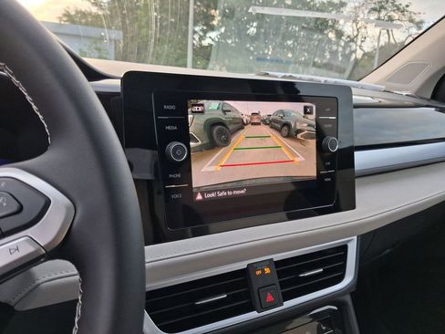 New 2026 Volkswagen Taos SE image 11