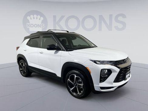 Used 2021 Chevrolet TrailBlazer RS w/ Sun and Liftgate Package AWD/4WD image 2