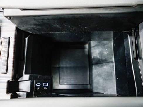 Used 2021 Toyota Sienna Limited image 27