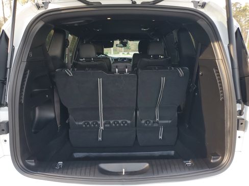 Used 2025 Chrysler Pacifica Select image 8