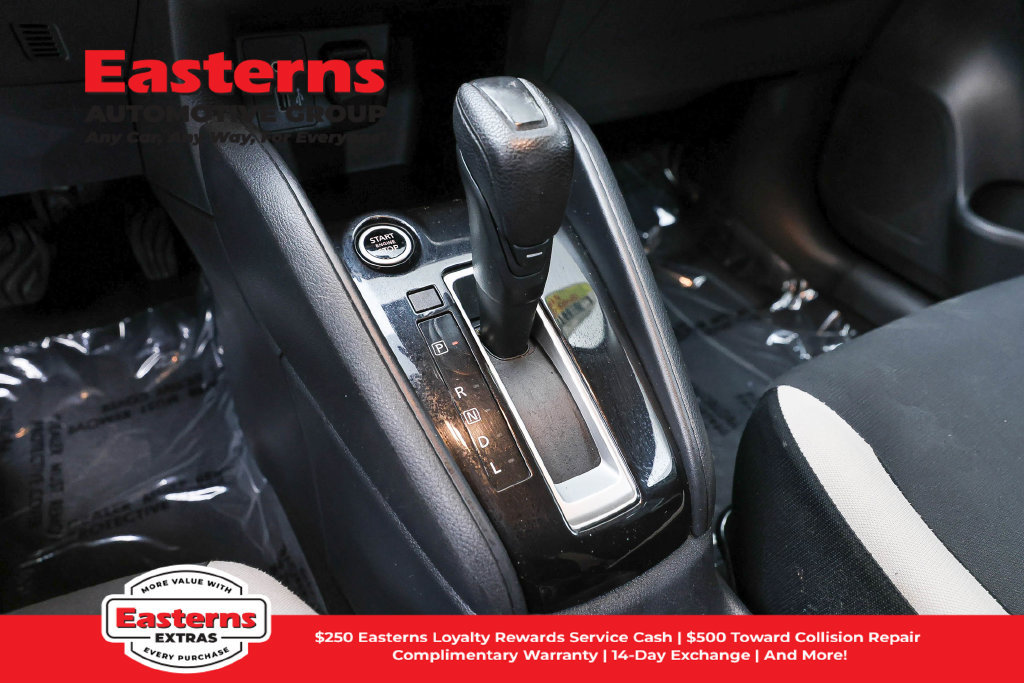 Used 2022 Nissan Versa SV FWD image 14