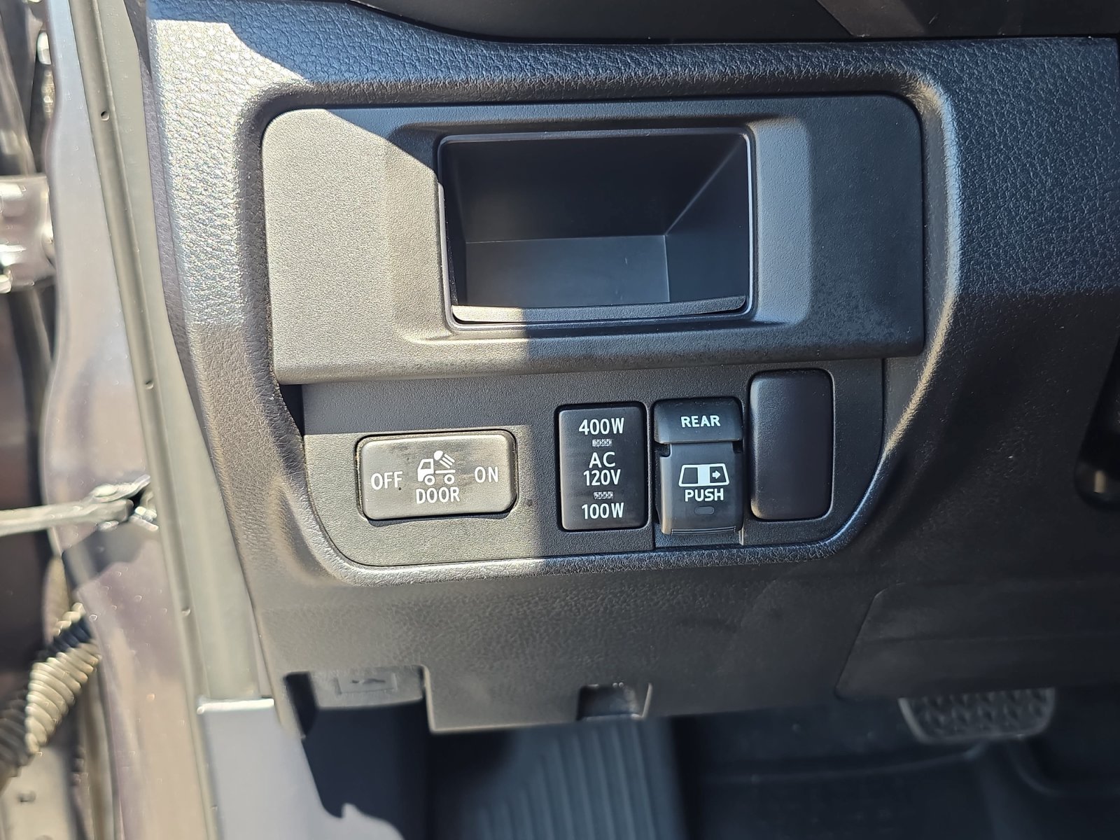 Used 2017 Toyota Tacoma TRD Off-Road w/ Premium & Technology Package AWD/4WD image 24