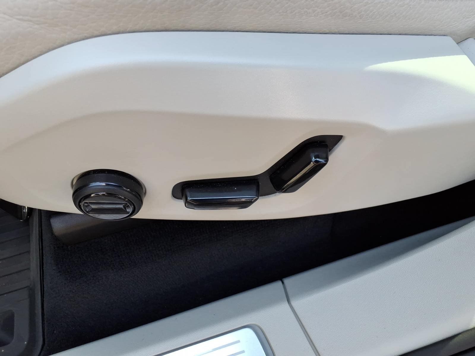 Certified 2025 Volvo XC90 B5 Plus w/ Protection Package Premier AWD/4WD image 17