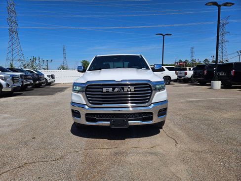 Used 2025 RAM 1500 Laramie AWD/4WD image 9