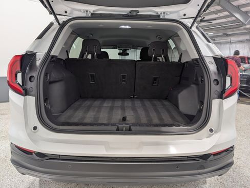 Used 2020 GMC Terrain SLE w/ Driver Convenience Package image 18