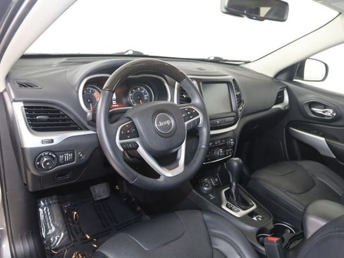 Used 2018 Jeep Cherokee Overland AWD/4WD image 24