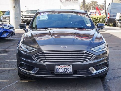 Used 2018 Ford Fusion SE w/ Fusion SE Technology Package image 2
