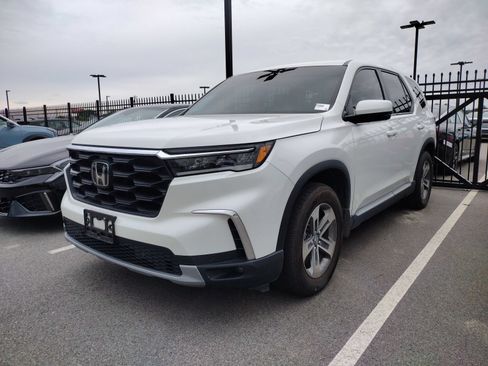 Used 2025 Honda Pilot EX-L image 3