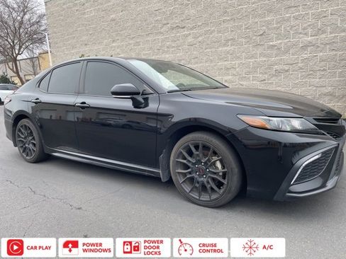 Used 2024 Toyota Camry SE image 1