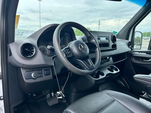 Used 2023 Mercedes-Benz Sprinter 2500 image 9