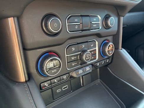Used 2024 Chevrolet Suburban High Country image 34