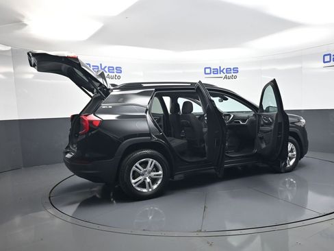 Used 2023 GMC Terrain SLE w/ Driver Convenience Package image 55