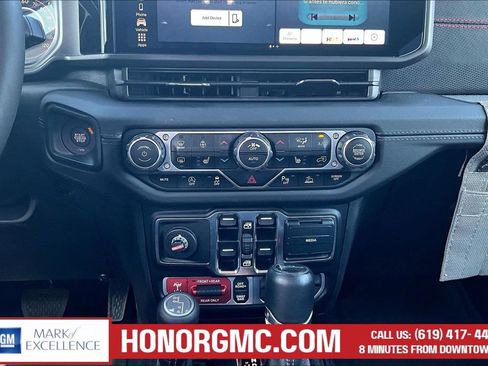 Used 2024 Jeep Gladiator Rubicon w/ Technology Group AWD/4WD image 14