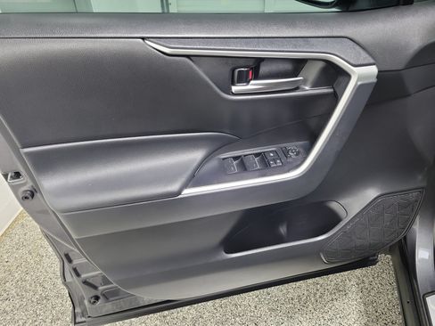 Used 2025 Toyota RAV4 XLE FWD image 20
