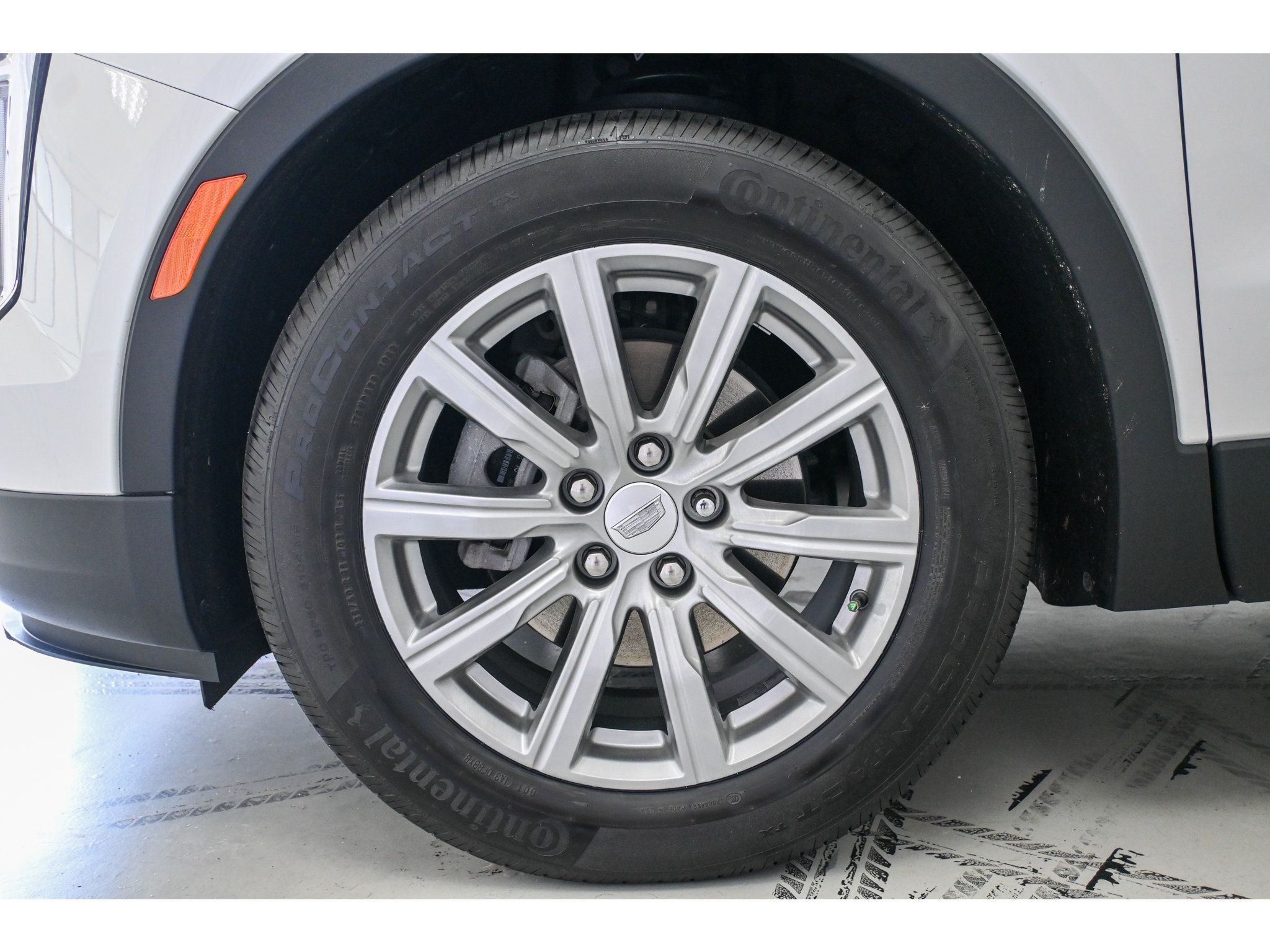 Used 2023 Cadillac XT4 Premium Luxury w/ Cold Weather Package FWD image 23