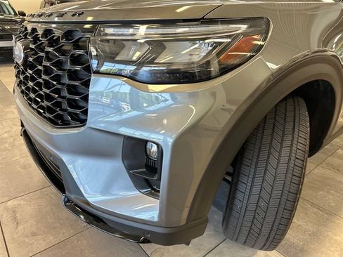 Used 2025 Ford Explorer ST-Line AWD/4WD image 18