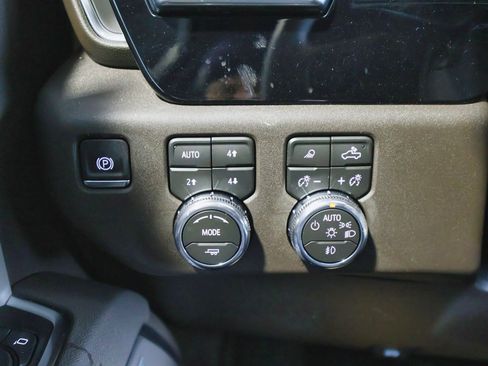 New 2026 GMC Sierra 3500 SLT w/ SLT Premium Package image 22