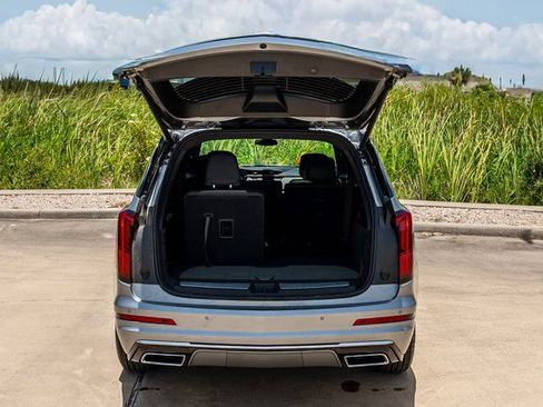 New 2025 Cadillac XT6 Luxury image 14