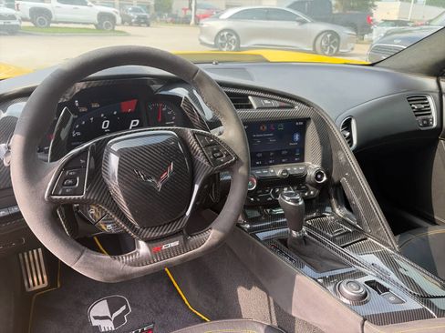 Used 2015 Chevrolet Corvette Z06 w/ 3LZ Preferred Equipment Group RWD image 7