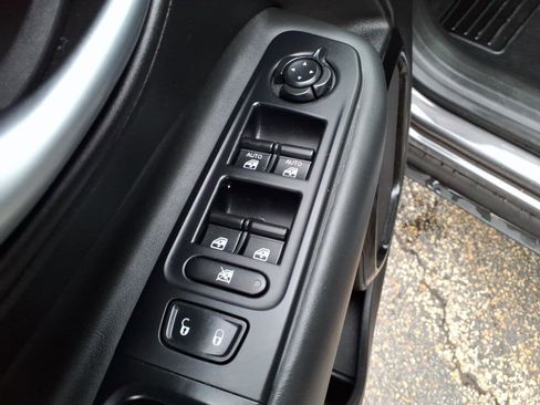 Certified 2018 Jeep Renegade Altitude w/ Safety & Security Group image 18