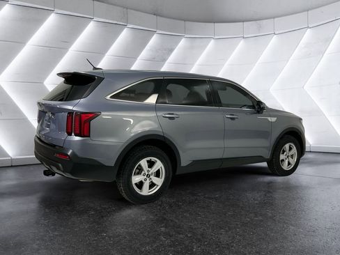 Used 2022 Kia Sorento LX AWD/4WD image 4