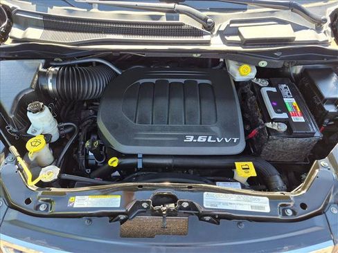 Used 2012 Chrysler Town & Country Touring-L w/ Entertainment Group #2 FWD image 24
