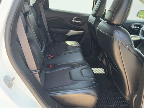 Used 2022 Jeep Cherokee Latitude AWD/4WD image 27