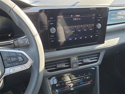 New 2026 Volkswagen Taos SE image 11