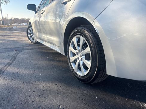 Used 2023 Toyota Corolla LE image 5
