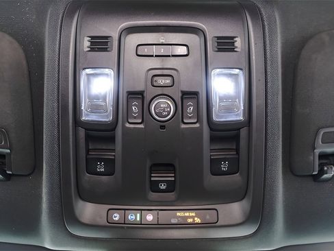 Used 2023 GMC Yukon SLT w/ SLT Luxury Package image 20