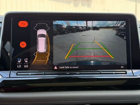 Used 2025 Volkswagen Atlas Peak Edition SE image 31