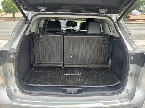 Used 2021 Toyota Highlander Limited AWD/4WD image 16