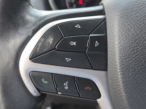 Used 2019 Jeep Grand Cherokee Altitude RWD image 26