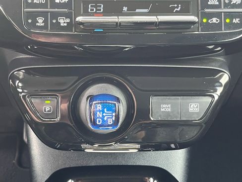 Used 2016 Toyota Prius Three Touring image 18