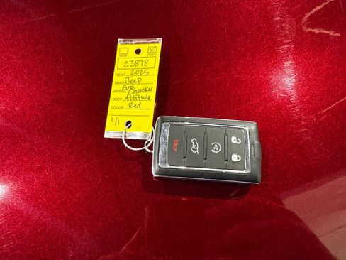 Used 2025 Jeep Grand Cherokee Altitude AWD/4WD image 46