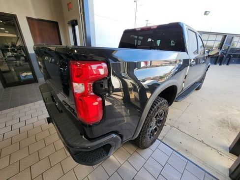 Used 2025 Chevrolet Silverado 1500 ZR2 w/ Dark Appearance Package AWD/4WD image 4