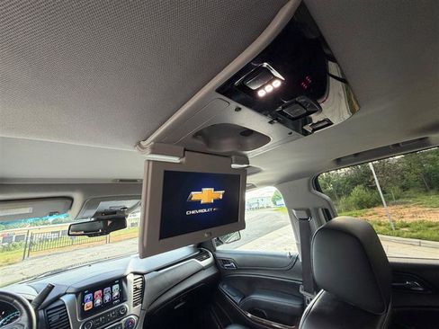 Used 2017 Chevrolet Suburban LT w/ LT Signature Package AWD/4WD image 18
