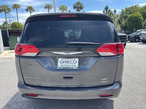 Used 2017 Chrysler Pacifica Touring w/ Tire & Wheel Group image 3