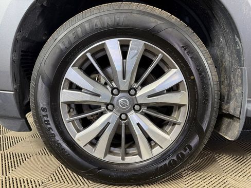 Used 2019 Nissan Pathfinder SV AWD/4WD image 17
