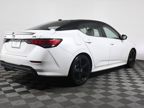 Used 2022 Nissan Sentra SR w/ SR Premium Package FWD image 7